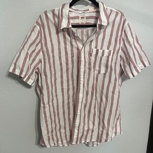 Men’s Levi’s button down shirt